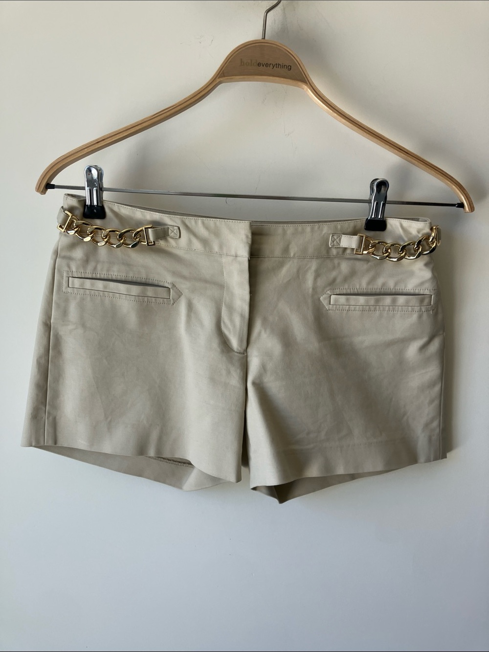 MICHAEL Michael Kors Tan Low Rise Short Shorts w/ Gold Chain Waist Size 6